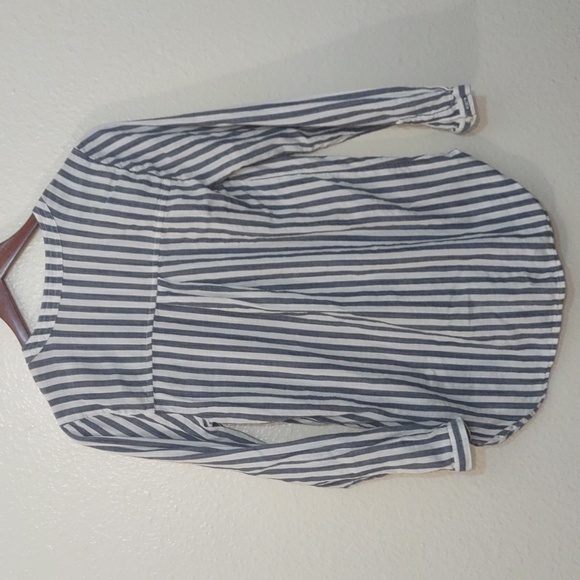 SLIGHTLY USED OLD NAVY LONG SLEEVE BUTTON SHIRT VERTICAL STRIPES SIZE XS - Picture 9 of 14